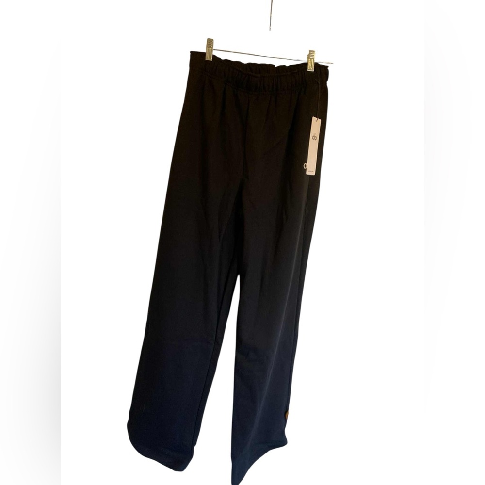 NWT Alo Yoga accolade straight leg sweatpants BLACK Size M